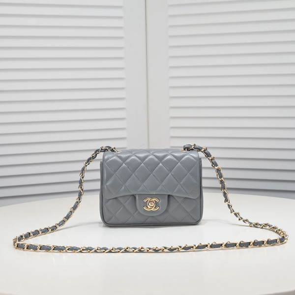 シャネルバッグ正面デザイン